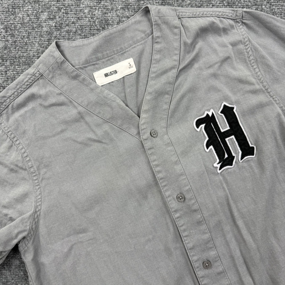 Hollister Baseball Jersey‎ Size Small Gray Patch Logo Button Front Men's